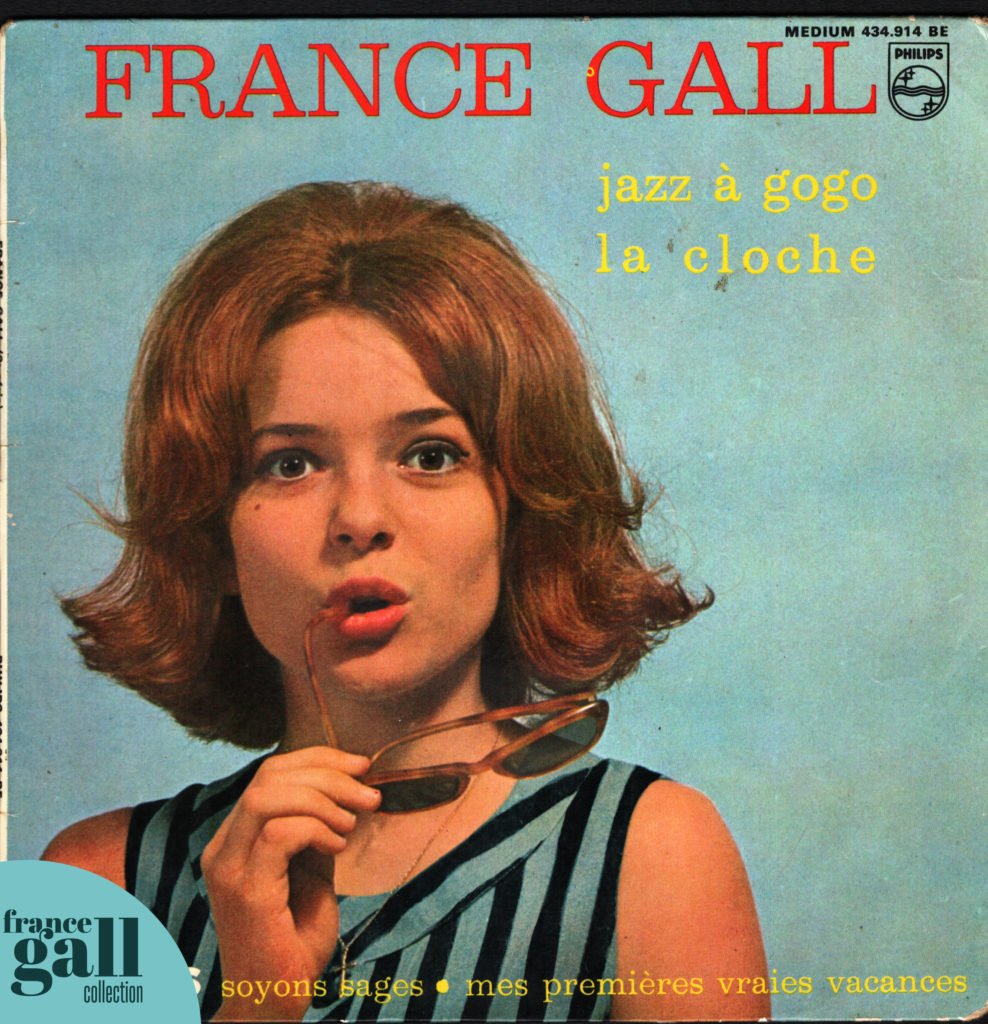 Le titre Jazz à gogo de France Gall est initialement parue en 1964 sur ce 45 tours et ensuite sur l'album Mes premières vraies vacances, sorti en août.