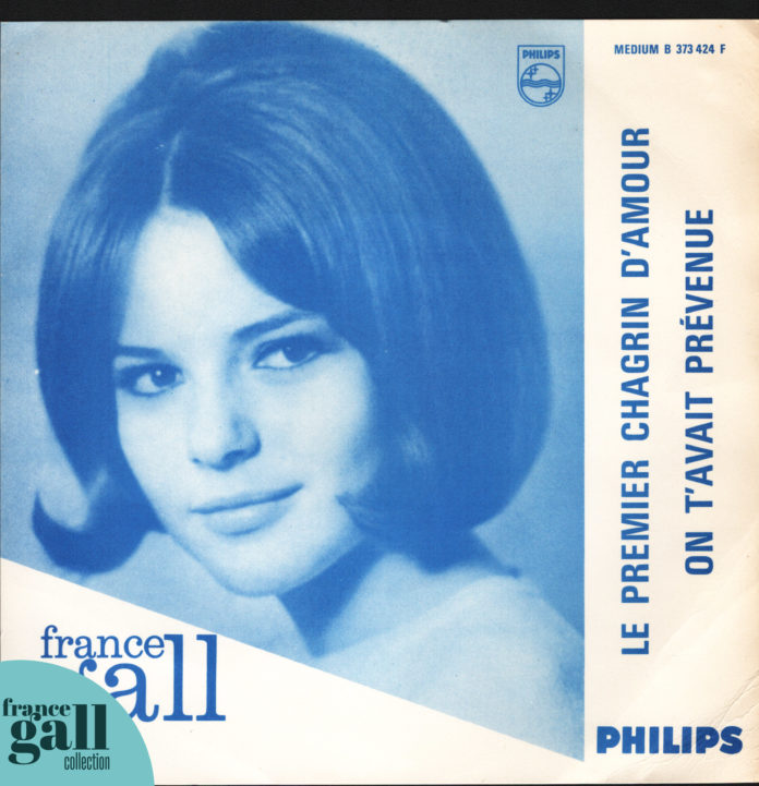 Ce 45 tours contient 2 titres de France Gall, dont le titre Le premier chagrin d'amour, composé par le père de France Gall, Robert Gall.