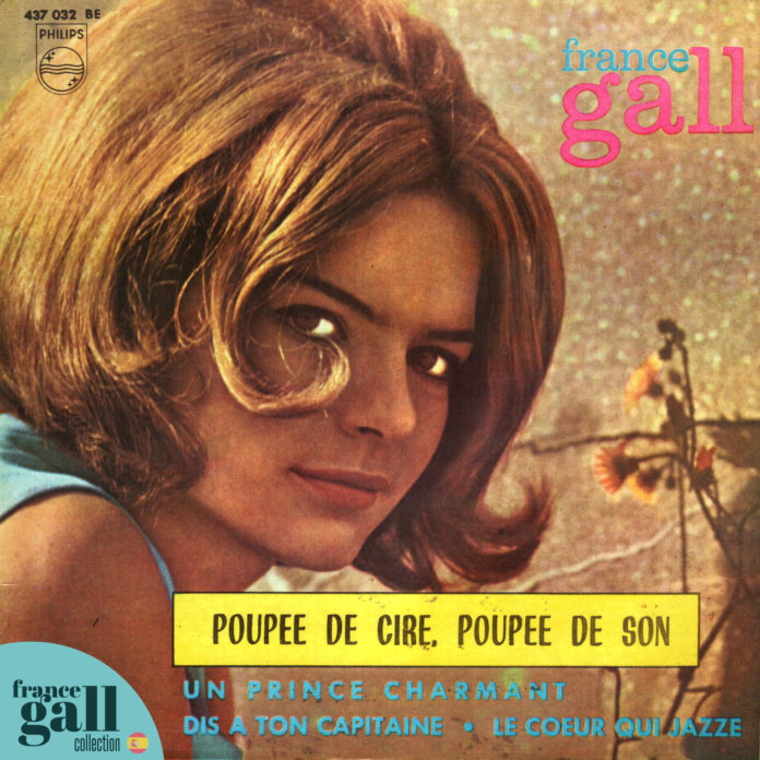 La pochette est différente de la pochette initiale du 45 tours Poupée de cire, poupée de son. La photo reprise sur cette version espagnole est celle du 33 tours France Gall (Mes premières vacances) de 1964.