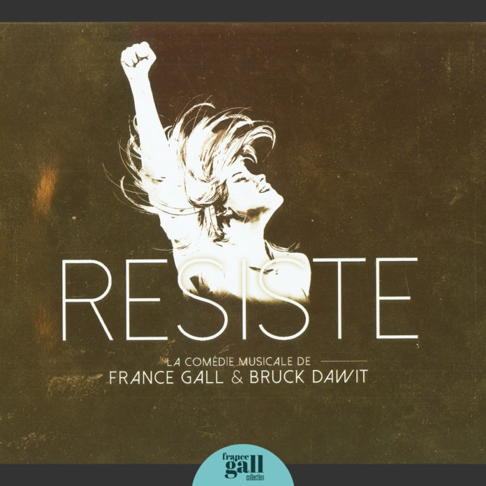 Cette version deluxe de Résiste (la comédie musicale) contient 3 CD, dont un CD bonus de 2 titres inédits : Les princes des villes, par Gwendal Marimoutou et Viens, je t'emmène, par Léa Deleau.