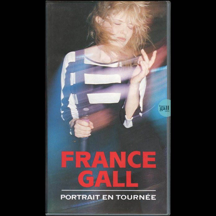 Cette vidéocassette France Gall Portrait en tournée contient un portrait de 98 minutes réalisé par Michel Berger, Carlo Varini, Gilbert Namiand et Bernard Schmitt.