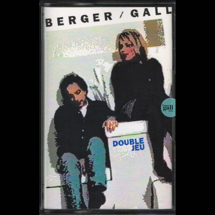 Double Jeu au format K7 contient 10 titres enregistrés en duo avec Michel Berger. L'album original est sorti en juin 1992, deux mois avant le décès de Michel Berger.