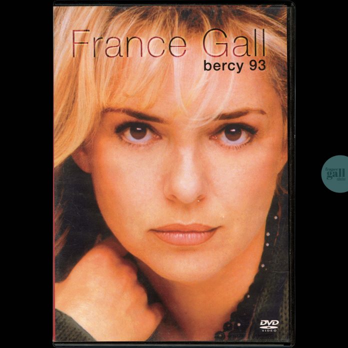 Le spectacle de France Gall à Bercy a été enregistré les 23 et 25 septembre 1993. Les représentations ont eu lieu les 10, 11, 12 et 22, 23, 24 et 25 septembre 1993 au Palais omnisports de Paris-Bercy.