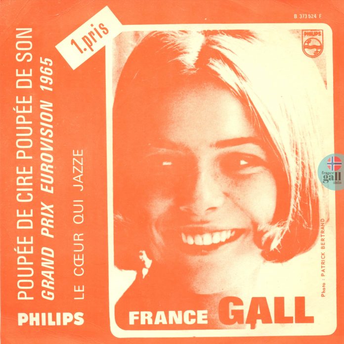 Ce 45 tours en provenance de Norvège contient 2 titres de France Gall, dont le titre Poupée de cire, poupée de son, 3e titre composé par Serge Gainsbourg.