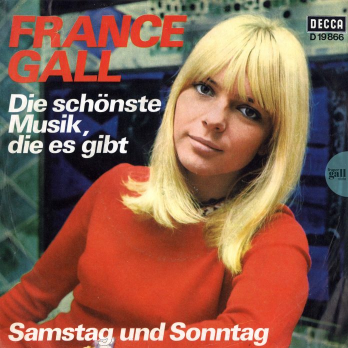Ce 45 tours de 1967, provenant d'Allemagne, contient les titres Die schönste Musik, die es gibt et Samstag und Sonntag interprétés par France Gall en Allemand.