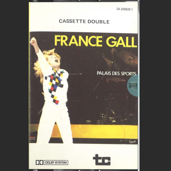 Edition au format cassette fabriquée au Canada - France Gall au Palais des Sports a été enregistré le 13 février 1982 pendant les concerts de France Gall du 7 janvier au 14 février 1982 au Palais des sports de Paris.