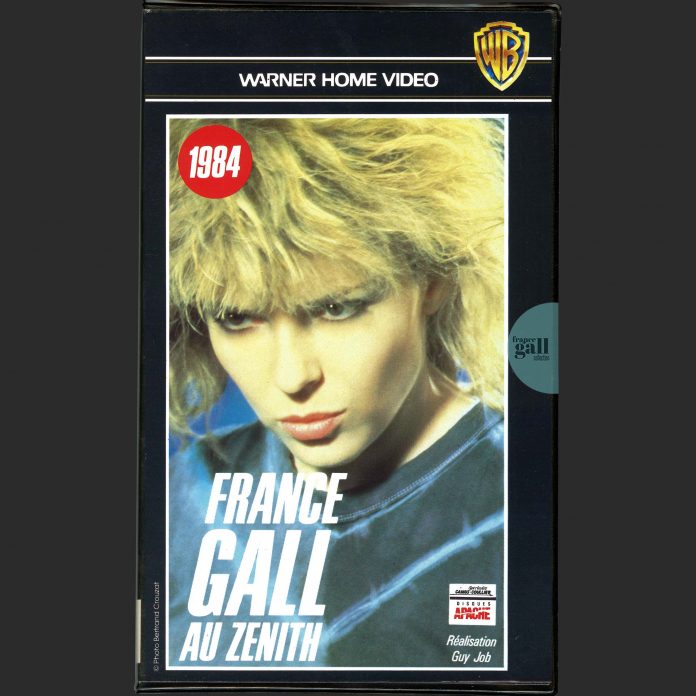 France Gall au Zénith a été filmé par Guy Job en 1984 et l'enregistrement vidéo VHS, initialement paru en 1986, a été réédité en 1989 par Warner Home Video avec cette cassette.