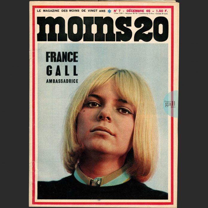 France Gall lisait « Moins 20 ». Soudain, elle vit dans le numéro d'octobre le reportage sur Sophie Agacinski, l'héroïne du feuilleton « Seule à Paris »