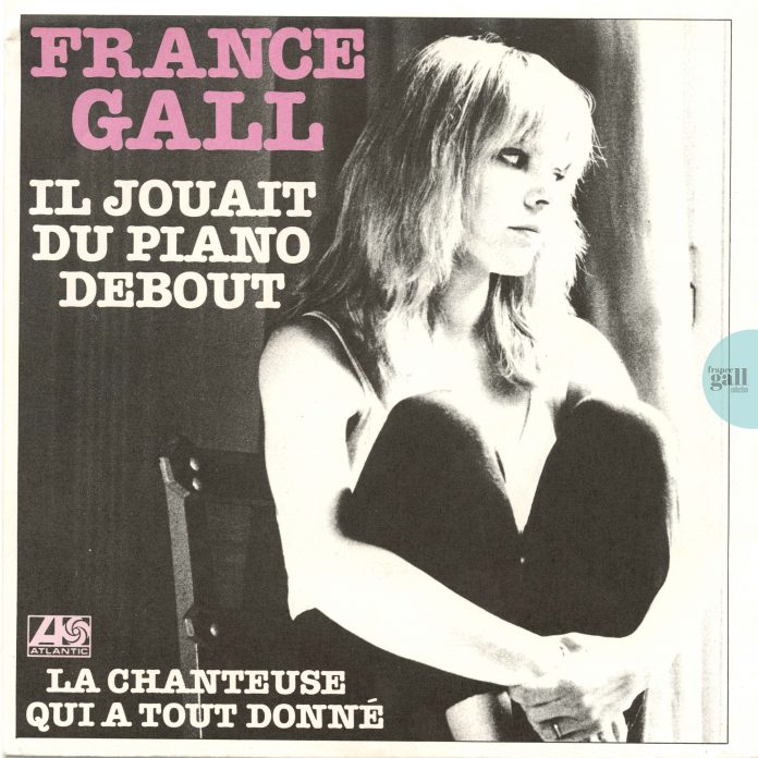 Ce 45 tours en provenance des Pays-Bas avec un pressage papier contient le titre Il jouait du piano debout, le premier extrait paru en juin 1980 de l'album Paris, France.