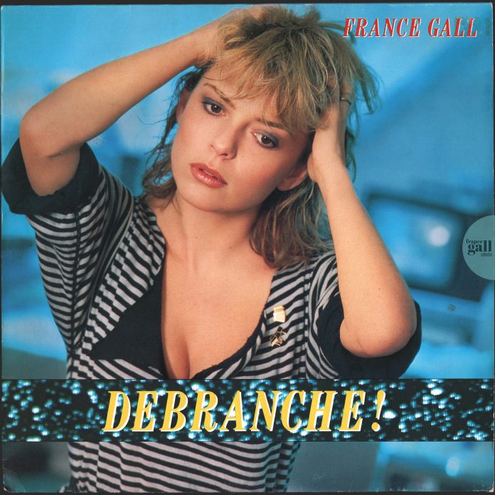 Cette version extrêmement rare de Débranche !, le 5e album studio que Michel Berger a produit pour France Gall, contient un disque vinyle bleu transparent.