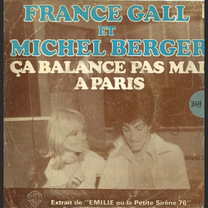 Ce 45 tours en provenance de Turquie contient les titres Ca balance pas mal à Paris et Le monologue d'Emilie. La pochette recto comporte la même photo que la version originale française, mais avec un filtre colorimétrique marron.