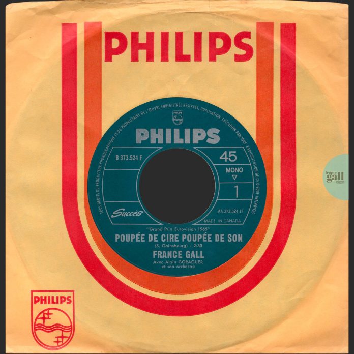 Ce 45 tours édité vers mars 1965, en provenance du Canada, contient les titres Poupée de cire, poupée de son et Le coeur qui jazze tous deux extraits du 6e super 45 tours de France Gall Poupée de cire, poupée de son.