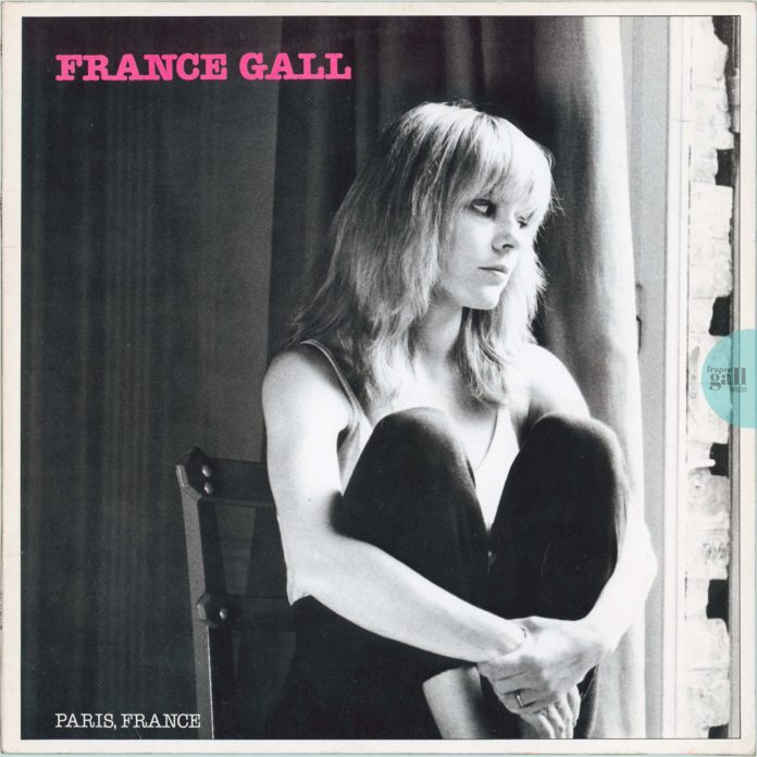 Cette édition du 19 mai 1980 de Paris, France, troisième album studio que Michel Berger a produit pour France Gall, est fabriquée aux Pays-Bas. La pochette n'indique pas le titre Il jouait du piano debout.