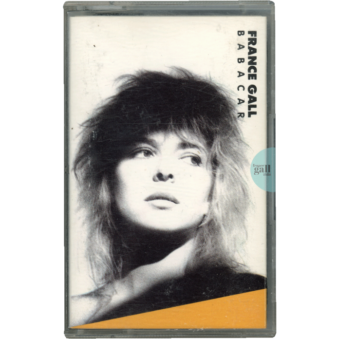 Edition cassette (K7) avec une étiquette en papier argenté parue le 3 avril 1987 de Babacar, le 6ème album studio que Michel Berger a produit pour France Gall. Babacar est un album conceptuel, grave et fort, en forme d’hymne profond à l’Afrique, laissant filtrer émotions et colère.